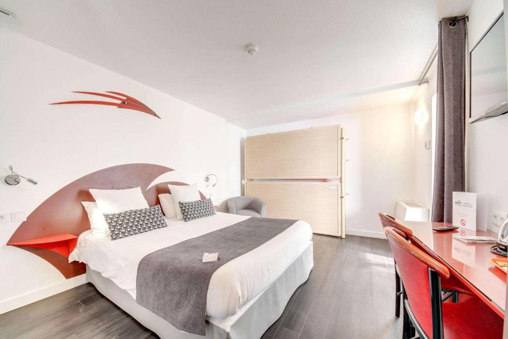 Brit Hotel Porte d'Espagne — 2