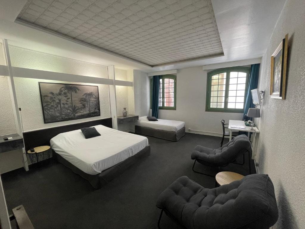 Hôtel De La Loge — 2