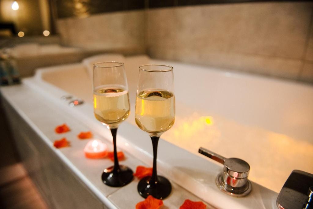 La Suite Romantique avec Jacuzzi au Cœur de Perpignan — 1