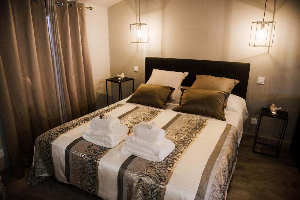 La Suite Romantique avec Jacuzzi au Cœur de Perpignan — 2