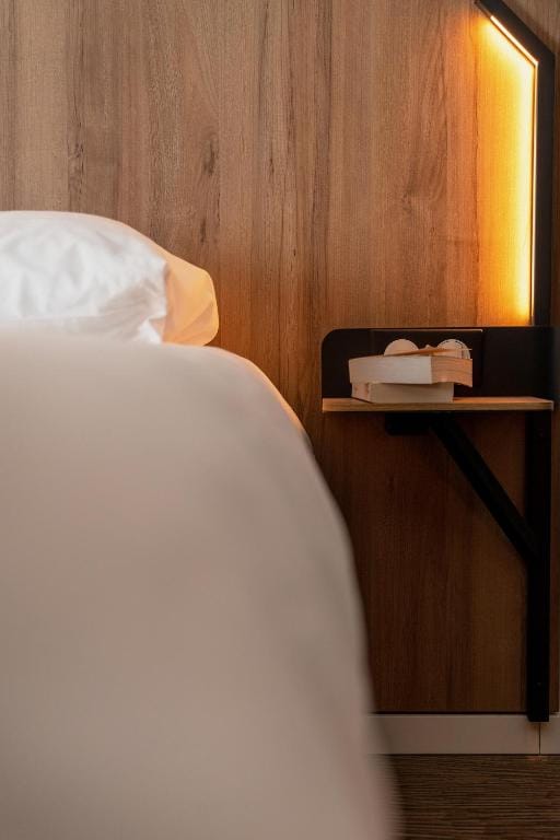 B&B HOTEL Poitiers Aéroport — 4