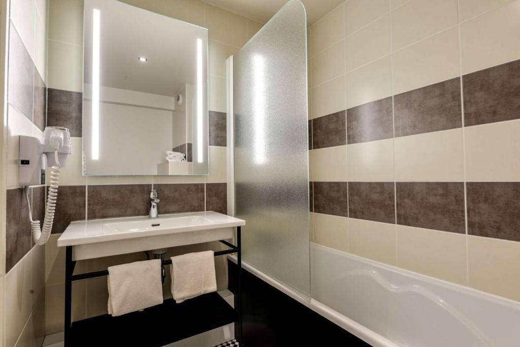 Brit Hotel Du Stade Rennes Ouest — 3