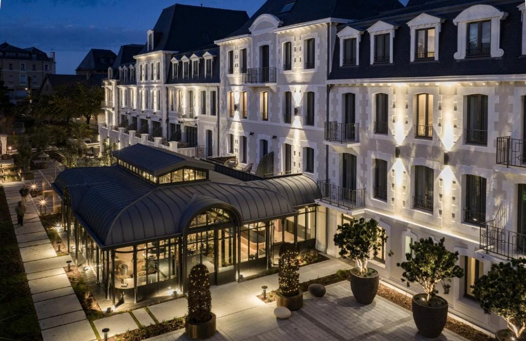 Grand Hotel de Courtoisville — 1