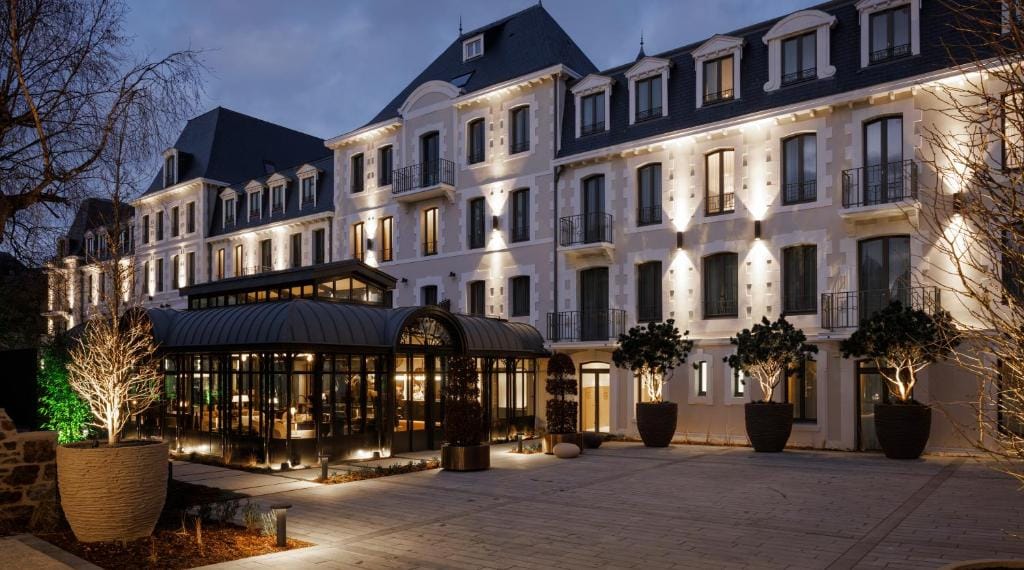 Grand Hotel de Courtoisville — 3