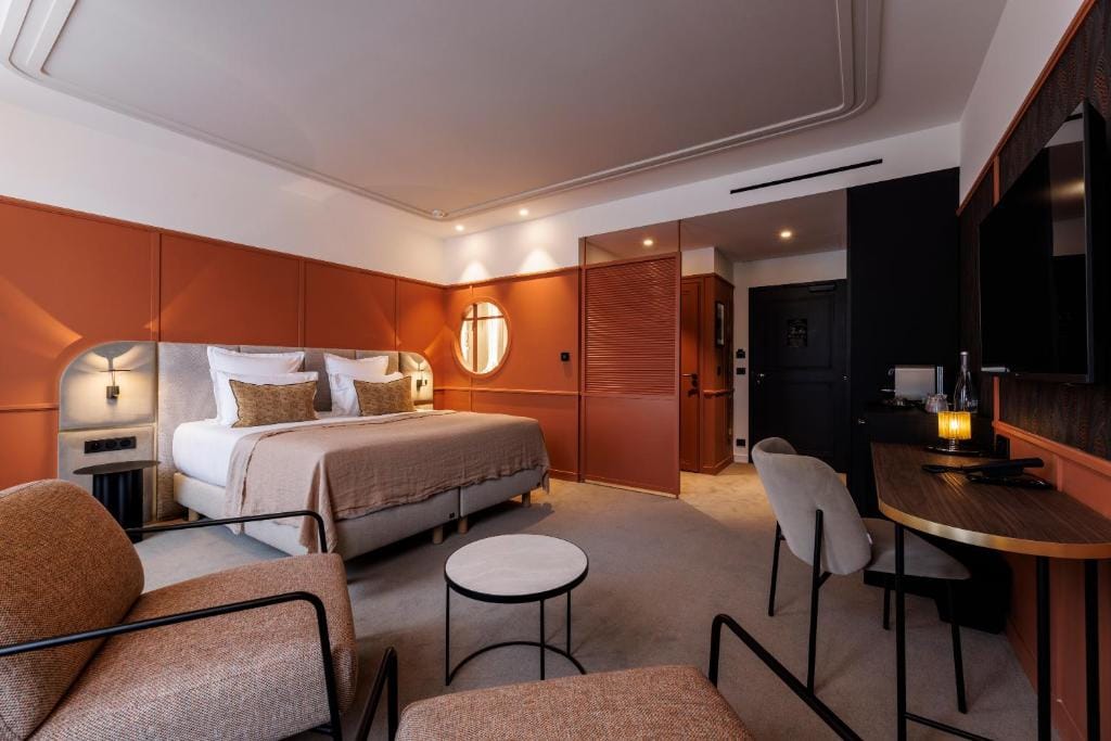 Grand Hotel de Courtoisville — 4