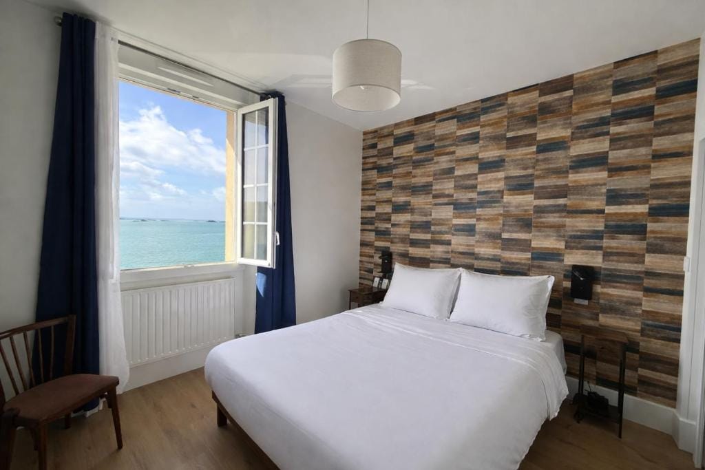 Hôtel La Porte Saint Pierre-Logis Hôtel Intra Muros RÉNOVÉ en 2026 — 2