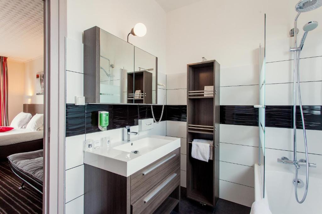 The Originals City, Hôtel de l'Europe, Saint-Nazaire — 3