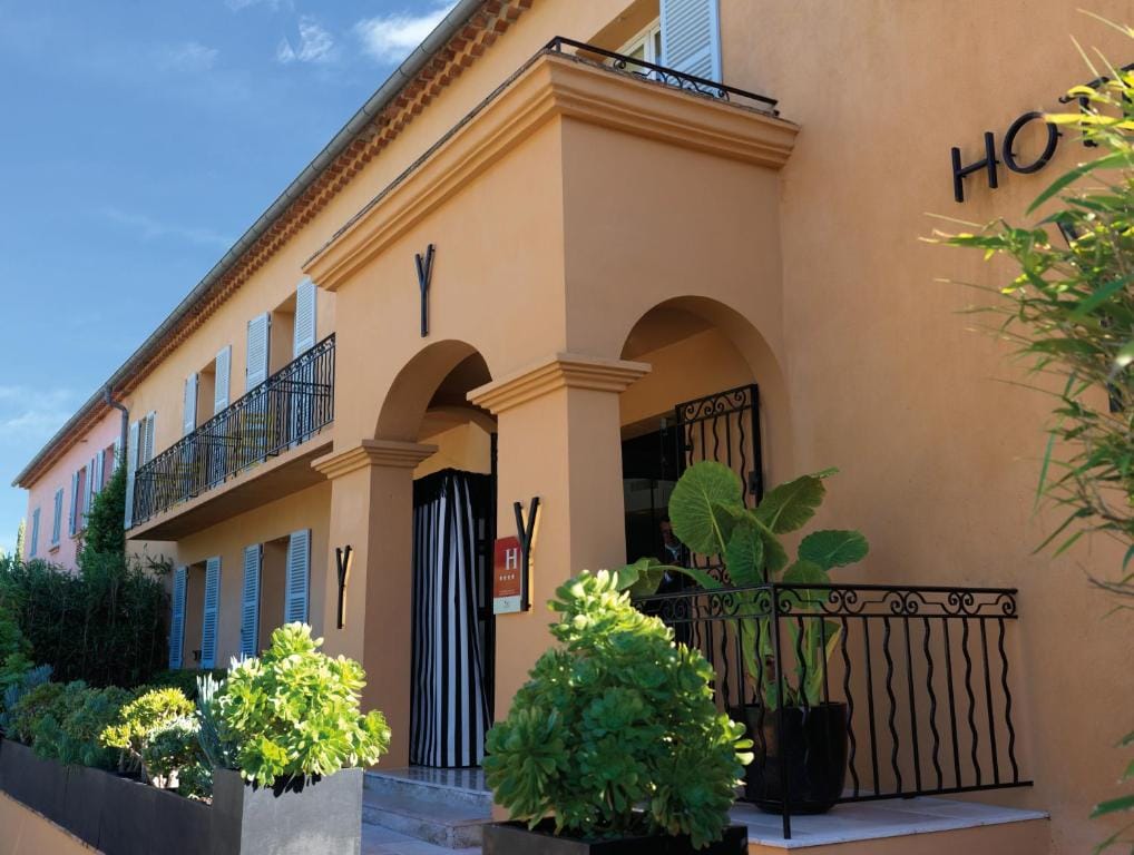 Hôtel Le Y — 2