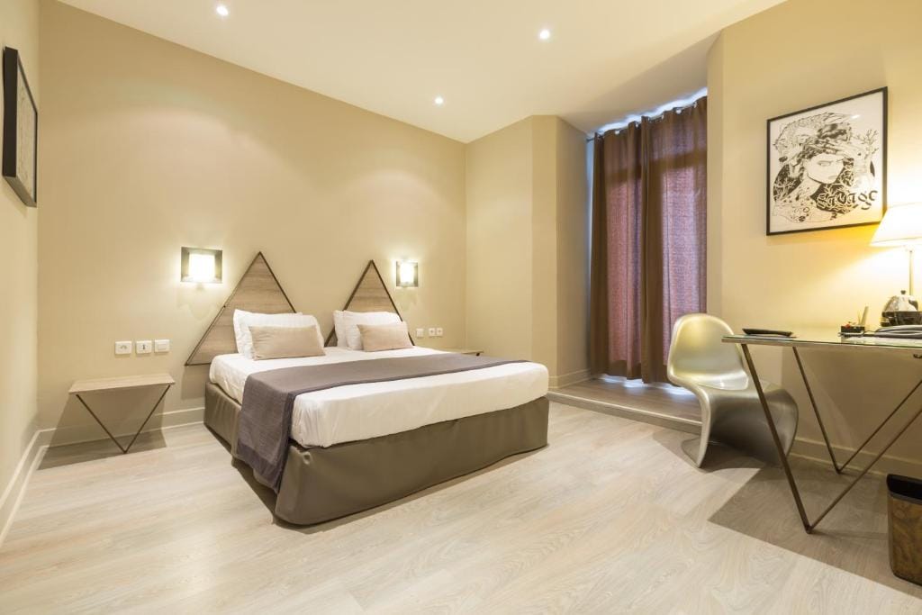 Hôtel Amirauté — 1