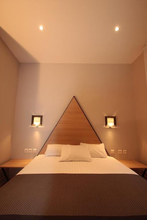 Hôtel Amirauté — 4