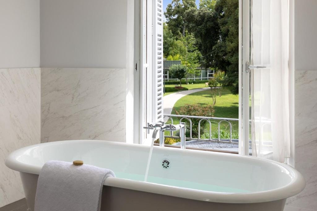Château Belmont Tours by The Crest Collection — 2
