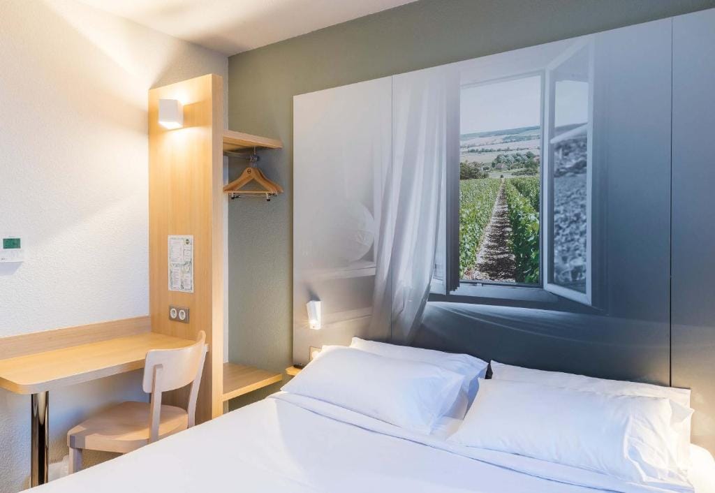 B&B HOTEL Troyes Magasins d'usine — 2