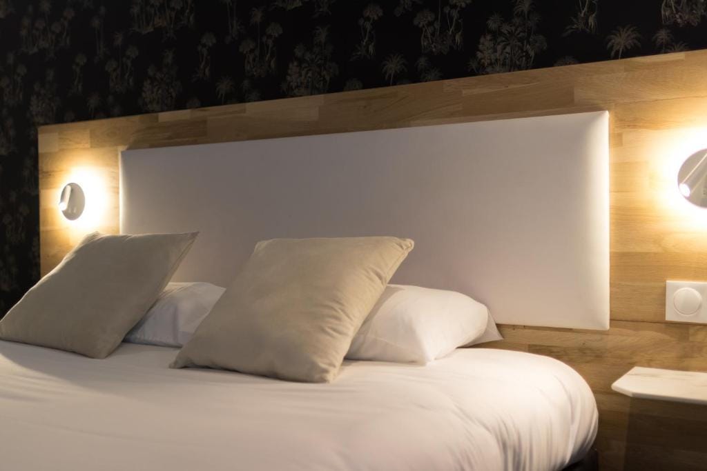 Brit Hotel Privilège Le Royal - Centre Gare — 1