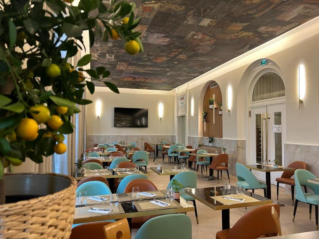 Brit Hotel Privilège Le Royal - Centre Gare — 4