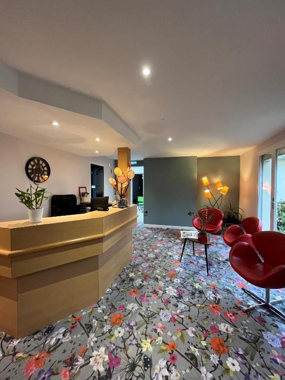Contact Hotel Hôtel De Troyes — 1