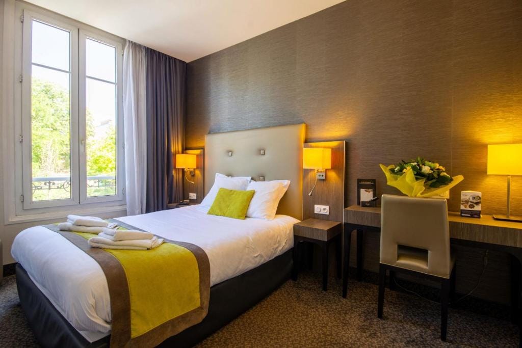 Hotel de la Gare de Troyes — 1