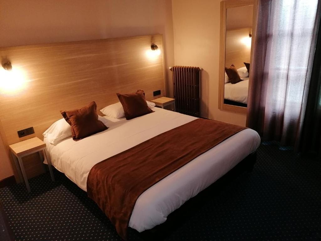Logis Hôtel Saint Jacques — 2