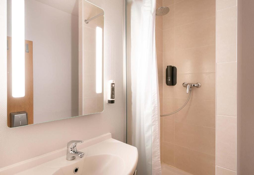 B&B HOTEL Vannes Ouest Golfe du Morbihan — 3