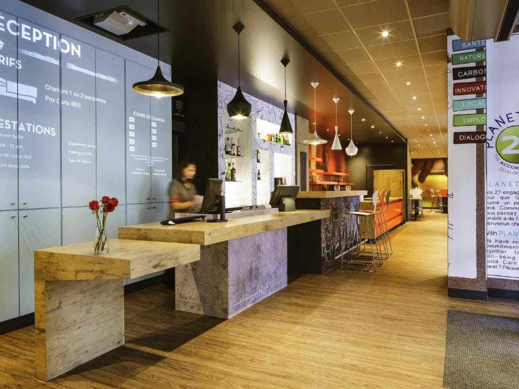 ibis Versailles Château — 1